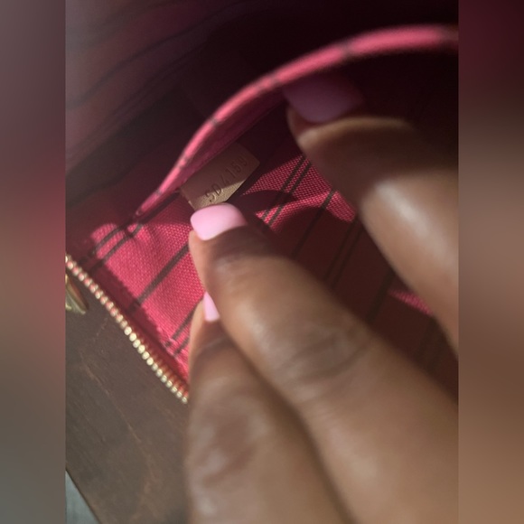 ⭐️ Authentic Louis Vuitton Neverfull MM Pouch ⭐️ - Picture 7 of 7